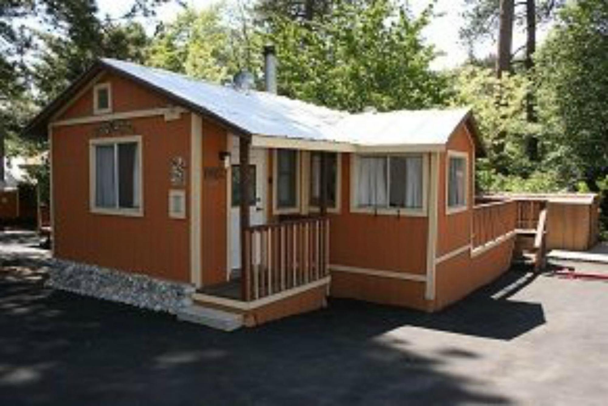 Sleepy Hollow Cabins & Hotel Crestline Exterior photo