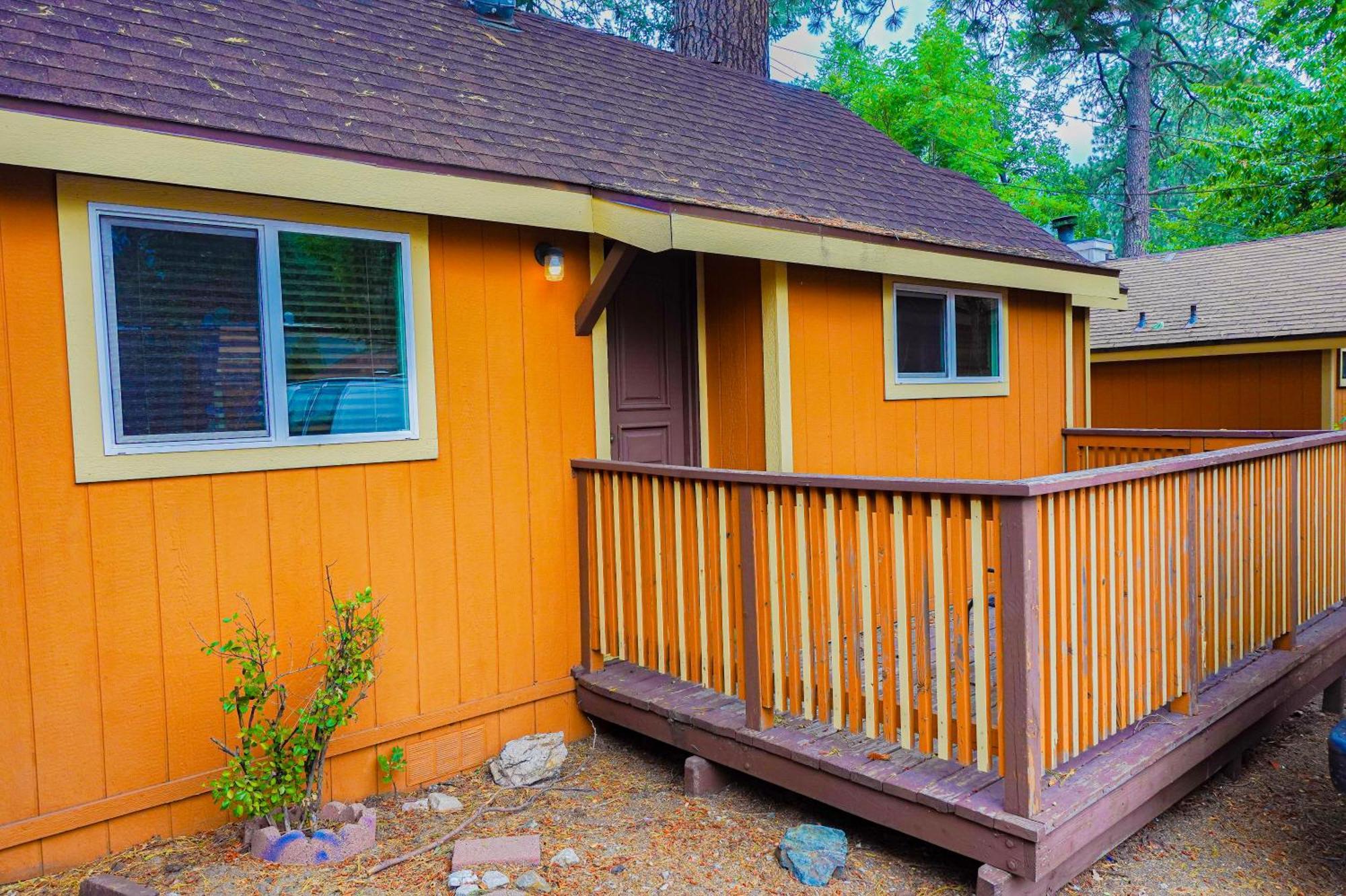Sleepy Hollow Cabins & Hotel Crestline Exterior photo