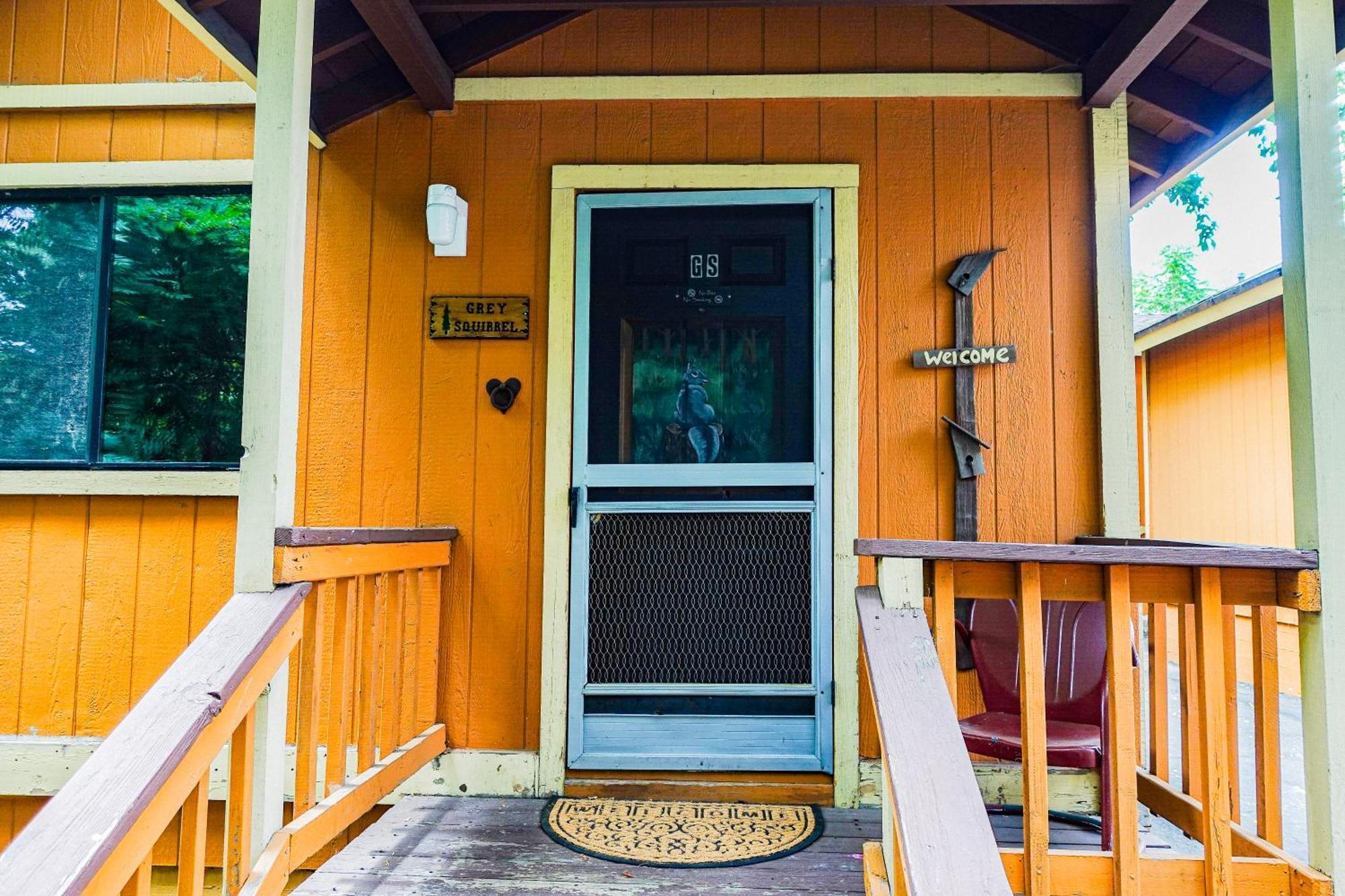 Sleepy Hollow Cabins & Hotel Crestline Exterior photo
