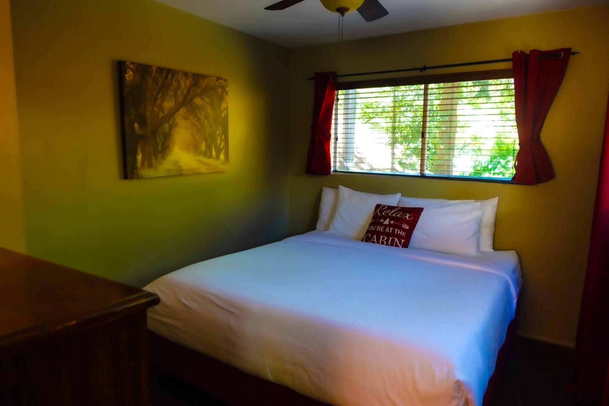 Sleepy Hollow Cabins & Hotel Crestline Exterior photo