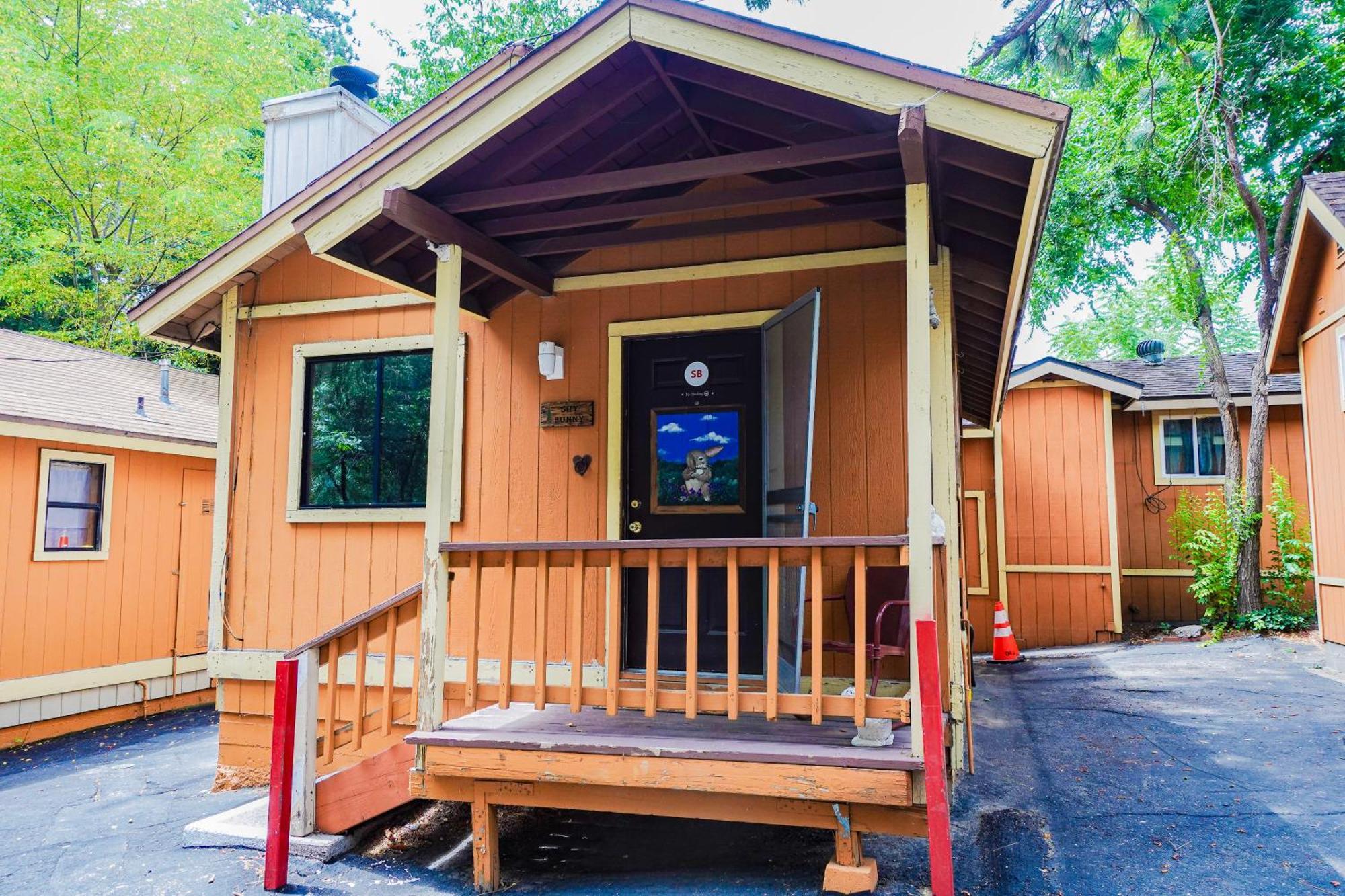 Sleepy Hollow Cabins & Hotel Crestline Exterior photo