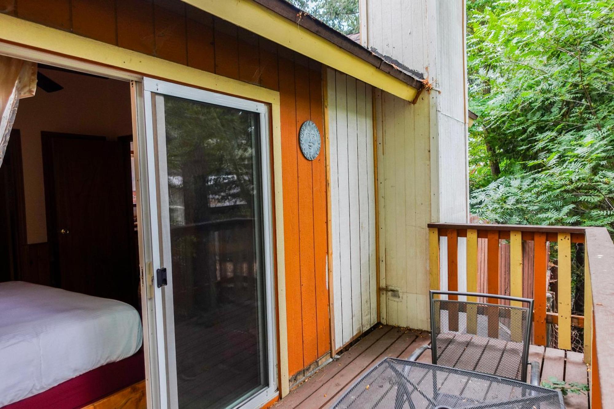 Sleepy Hollow Cabins & Hotel Crestline Exterior photo