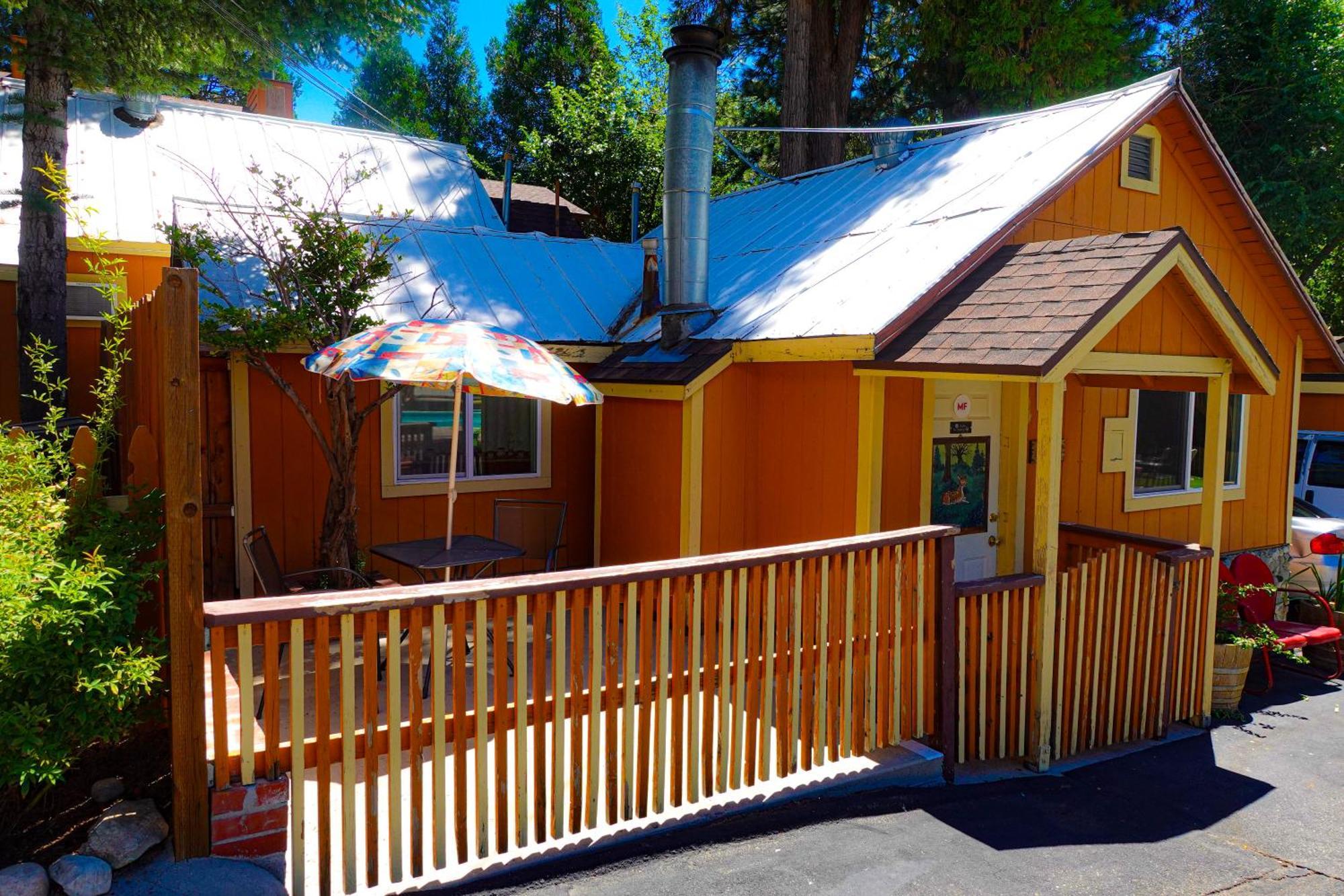 Sleepy Hollow Cabins & Hotel Crestline Exterior photo