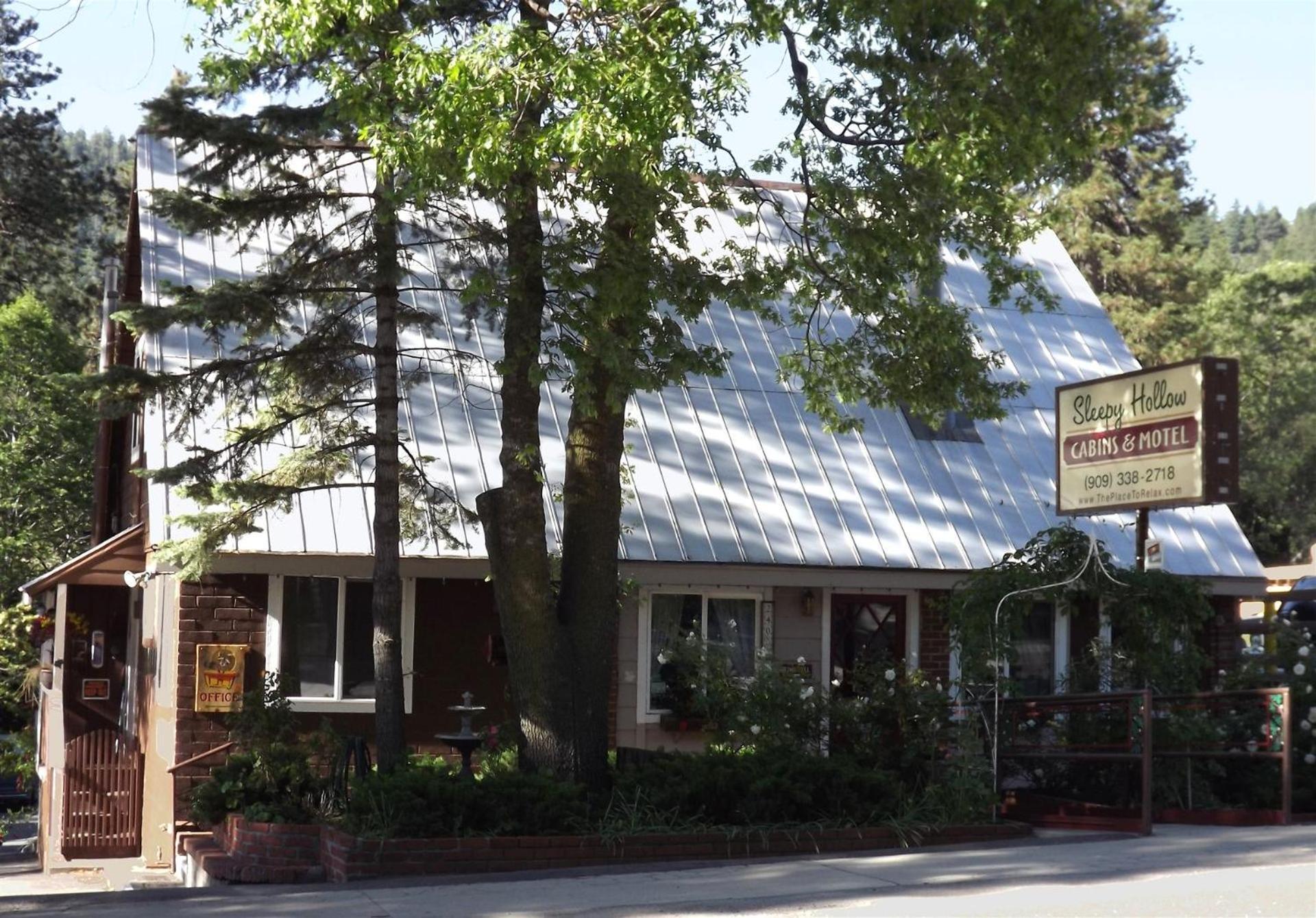 Sleepy Hollow Cabins & Hotel Crestline Exterior photo